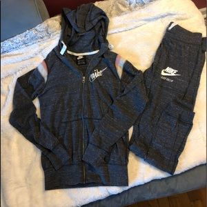 Nike jogger and hooded sweater - so cute!